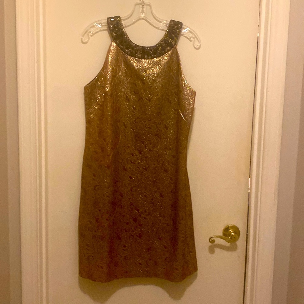 ELIZA J GOLD METALLIC COCKTAIL DRESS WITH EMBELLISHMENT ON COLLAR SZ 10 PETITE